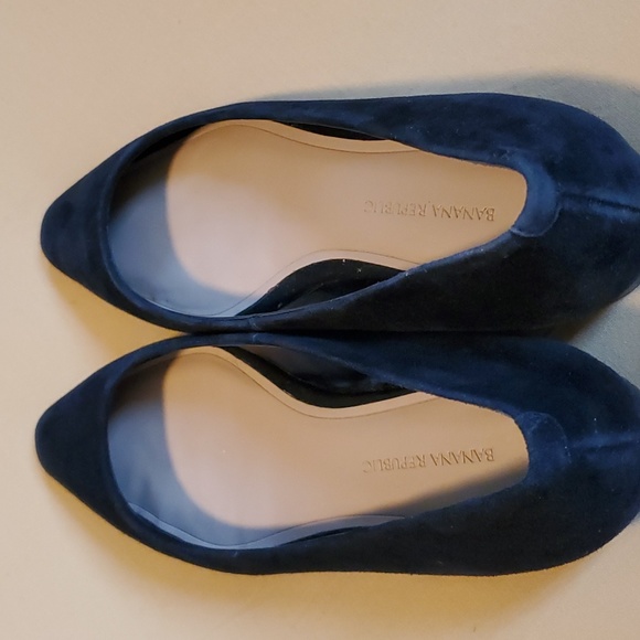 Banana Republic Suede Flats, Size 6 - Picture 10 of 14